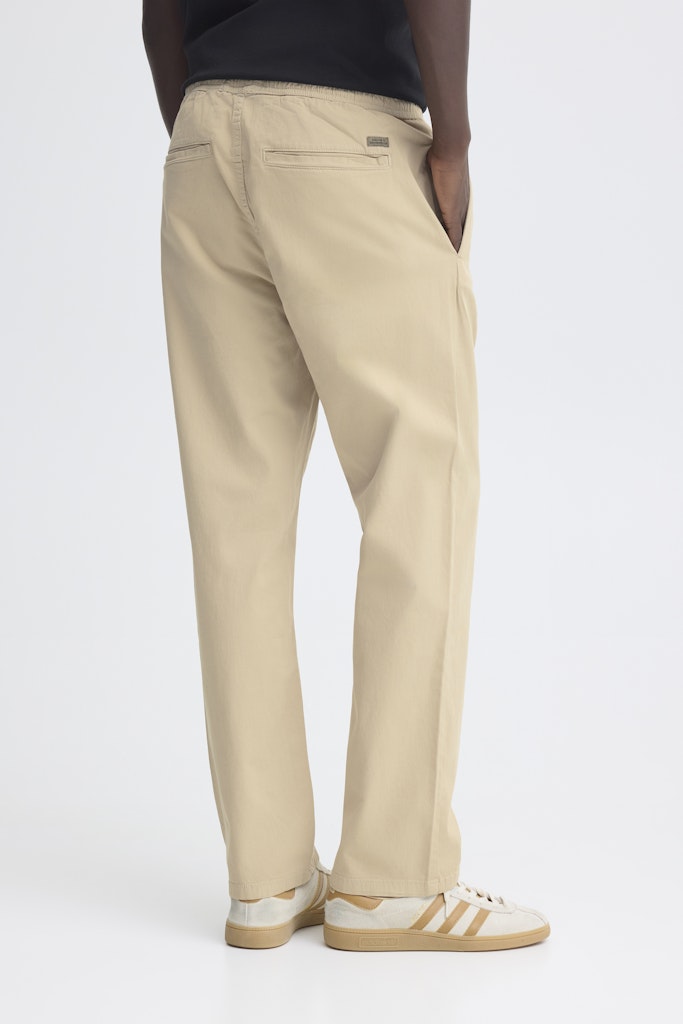 5631573