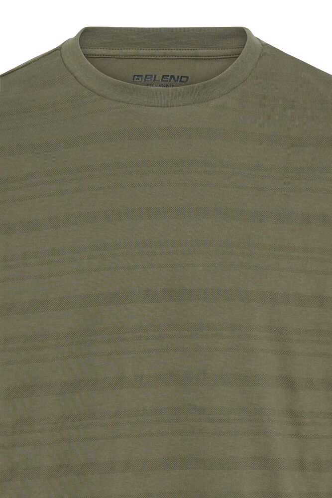 5852251